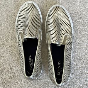 Gold sperry women’s size 8 slip on shoe.